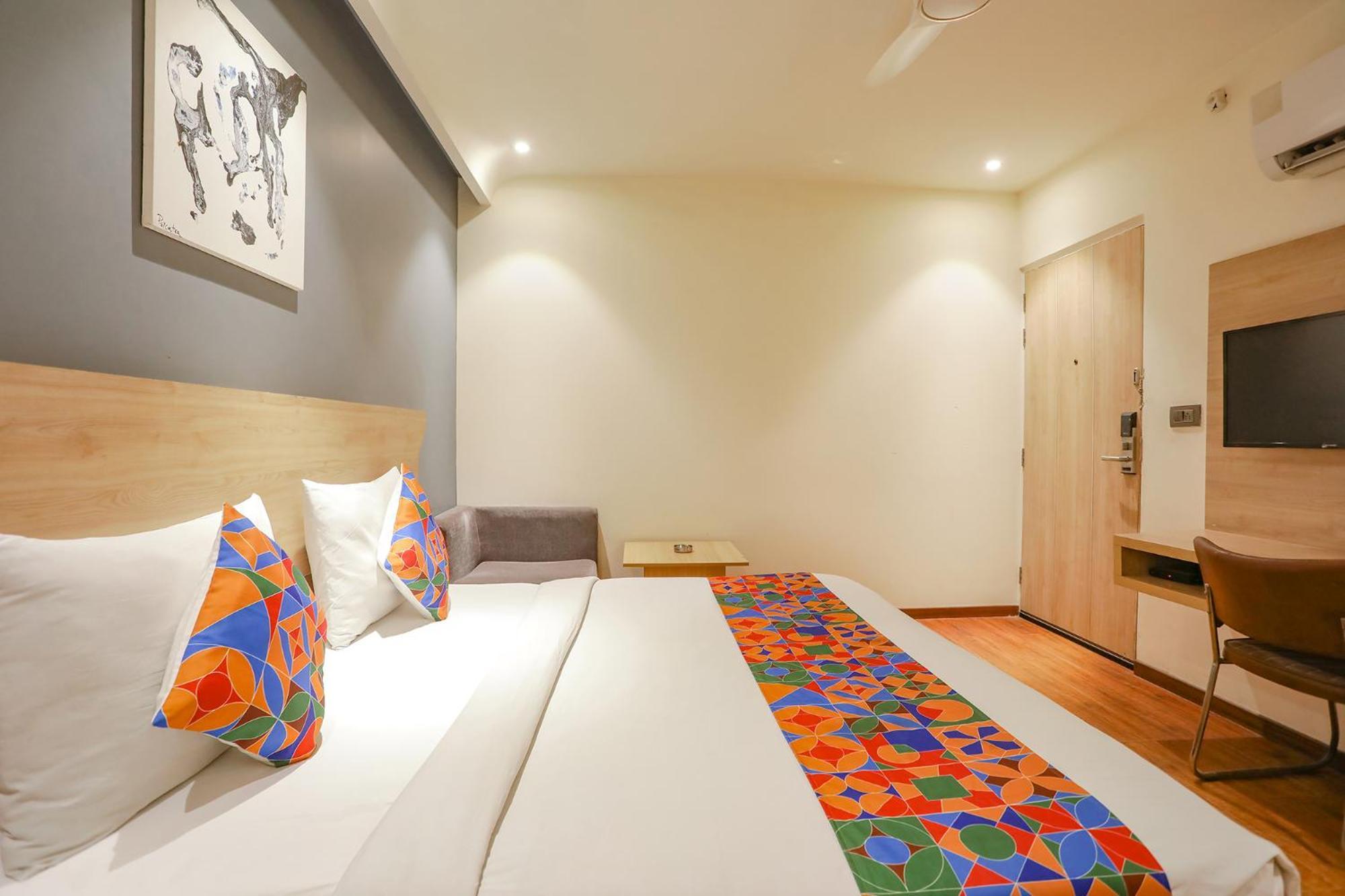 Fabhotel Jhs Studio Gurgaon Buitenkant foto